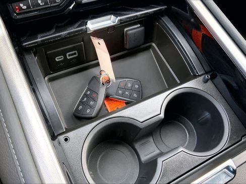 Used 2024 GMC Yukon XL Denali w/ Advanced Technology Package image 14