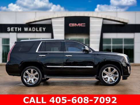 Used 2018 Cadillac Escalade Luxury RWD image 8