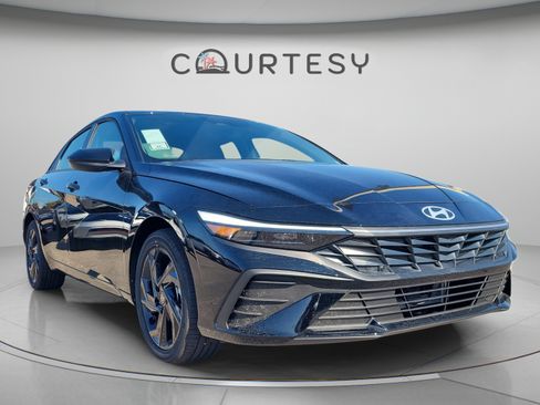 New 2026 Hyundai Elantra SEL FWD image 1