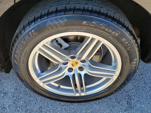 Used 2017 Porsche Macan S image 8