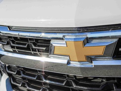 Used 2022 Chevrolet Silverado 1500 LT image 11