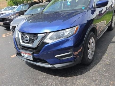 Used 2017 Nissan Rogue S AWD/4WD image 2