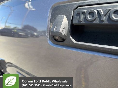 Used 2018 Toyota Tacoma TRD Off-Road AWD/4WD image 11