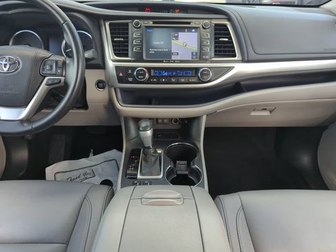 Used 2017 Toyota Highlander XLE FWD image 27
