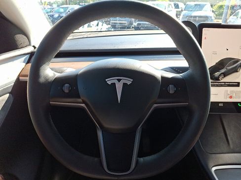 Used 2024 Tesla Model Y Long Range AWD/4WD image 19