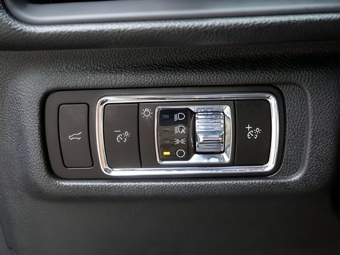 Used 2025 Lincoln Corsair AWD w/ Equipment Group 101A image 16