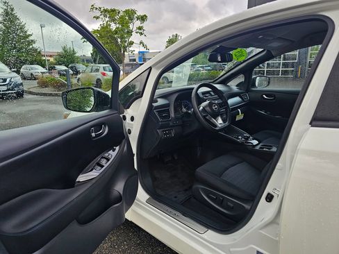 Used 2025 Nissan Leaf SV Plus FWD image 16