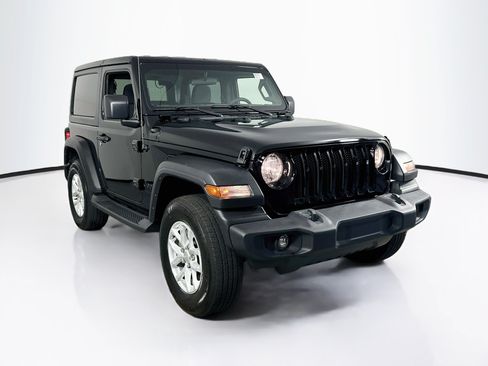 Used 2023 Jeep Wrangler Sport AWD/4WD image 3