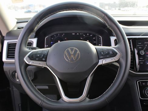 Certified 2022 Volkswagen Atlas SE w/ Black Wheel Package image 11