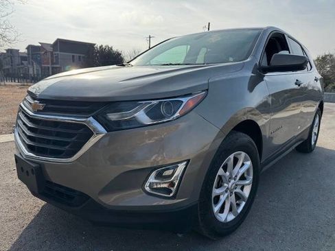 Used 2018 Chevrolet Equinox LT image 2