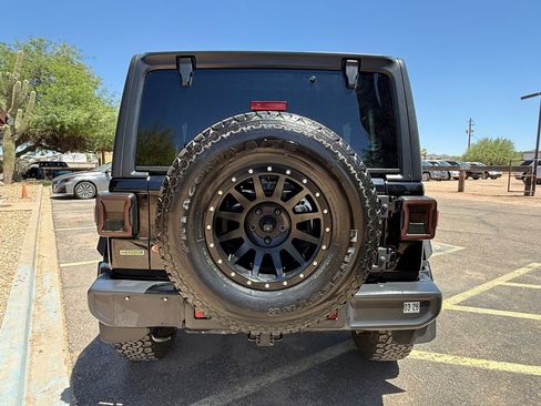 Used 2020 Jeep Wrangler Unlimited Sahara AWD/4WD image 8