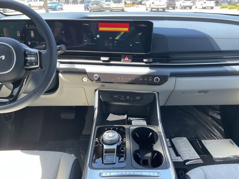 New 2026 Kia Carnival EX FWD image 11