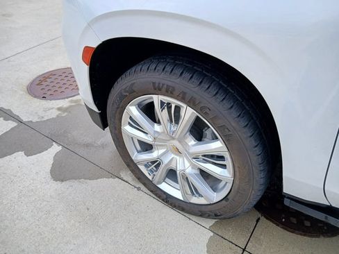 Certified 2022 Chevrolet Suburban High Country AWD/4WD image 12