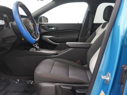 Used 2025 Chevrolet Trax RS w/ Driver Confidence Package image 22