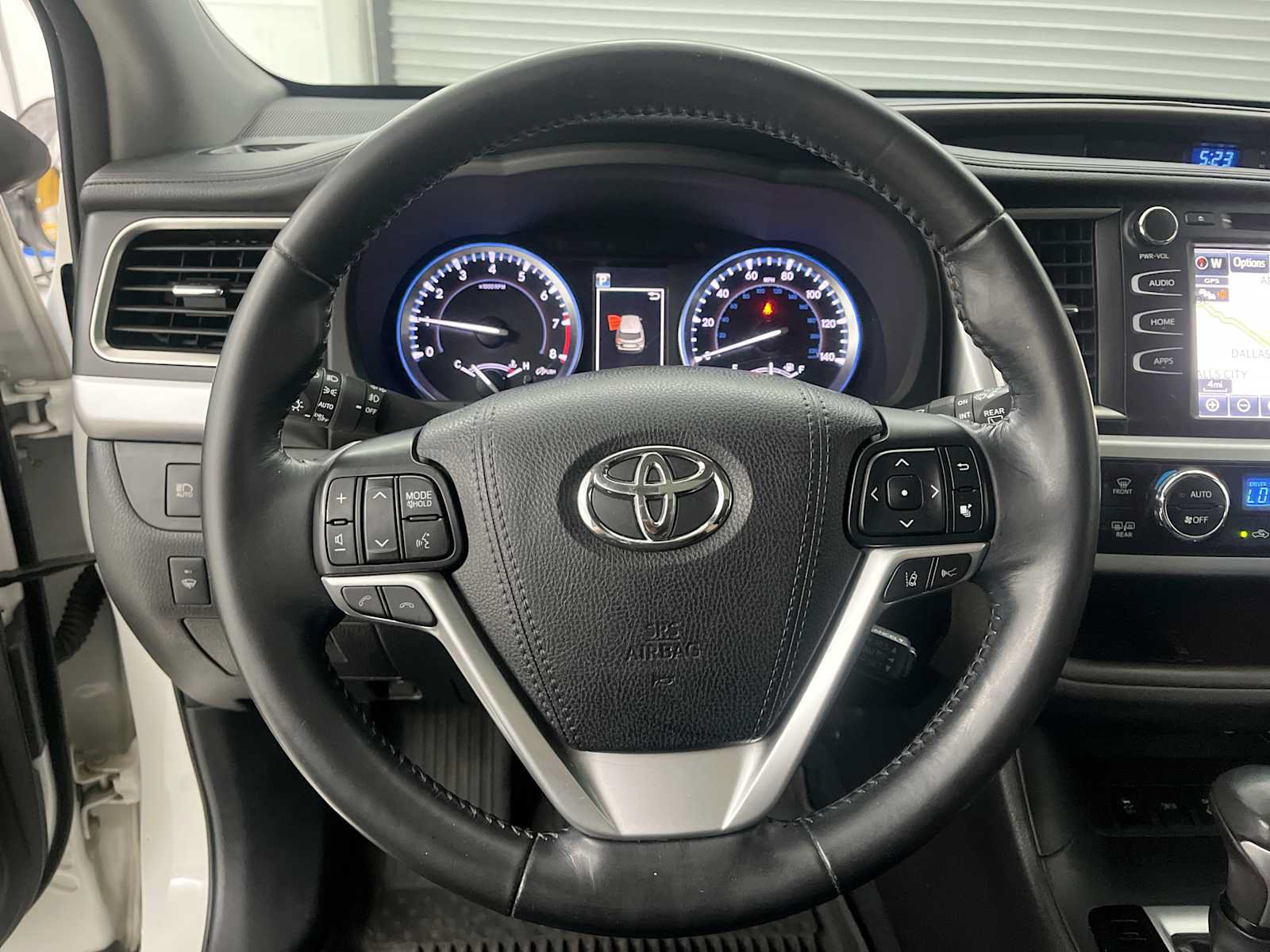 Used 2017 Toyota Highlander XLE AWD/4WD image 17