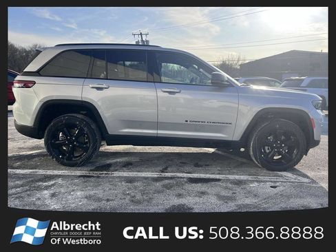 New 2025 Jeep Grand Cherokee Altitude AWD/4WD image 6