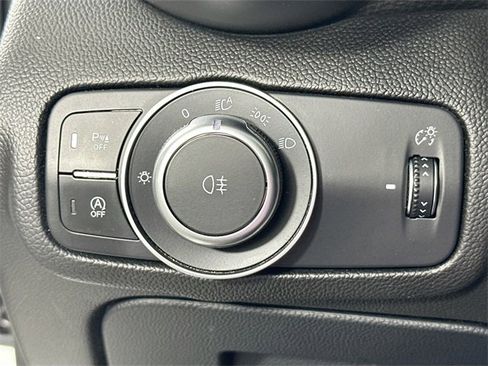 Used 2022 Alfa Romeo Giulia Ti image 25