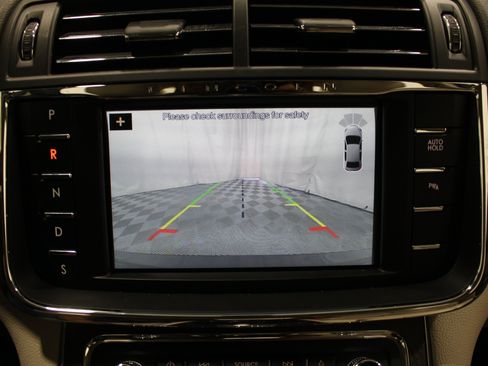 Used 2017 Lincoln Continental Select FWD image 17