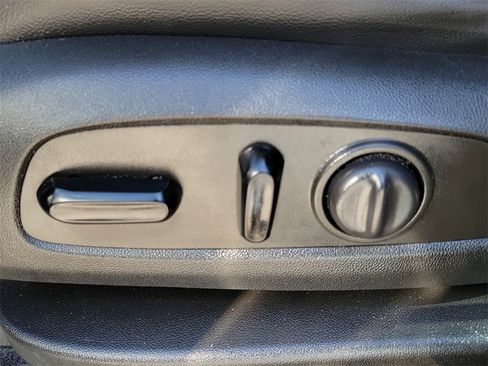 Used 2021 Chevrolet Traverse RS image 20