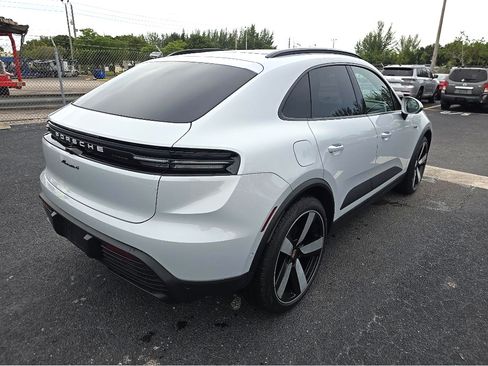 Used 2025 Porsche Macan 4 Electric w/ Premium Package AWD/4WD image 6