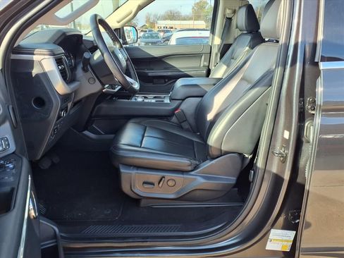 Used 2024 Ford Expedition XLT image 17