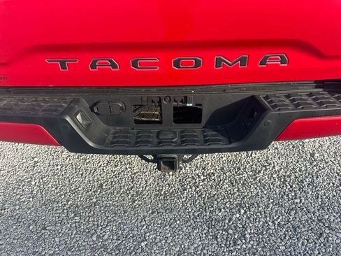 Used 2019 Toyota Tacoma TRD Sport image 10