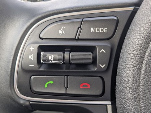 Used 2019 Kia Niro LX image 28