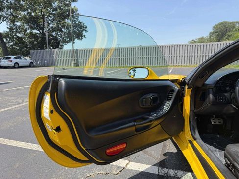 Used 2003 Chevrolet Corvette Convertible w/ Preferred Equipment Group1 RWD image 18