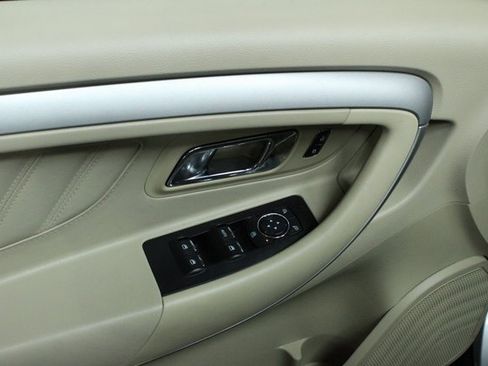 Used 2017 Ford Taurus SE image 14