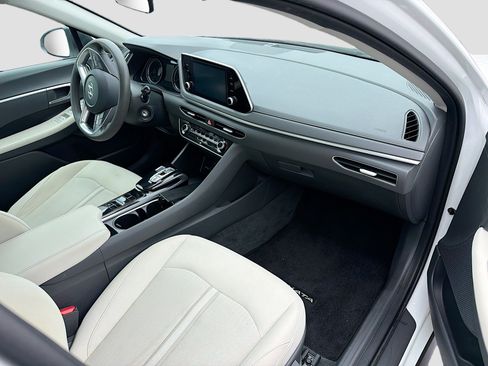 Used 2023 Hyundai Sonata SE w/ Preferred Accessory Package image 12