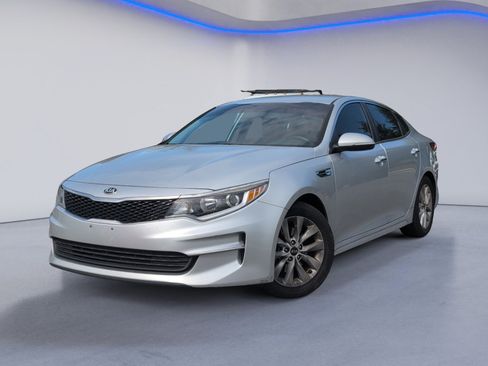 Used 2016 Kia Optima LX w/ Option Group 014 FWD image 2