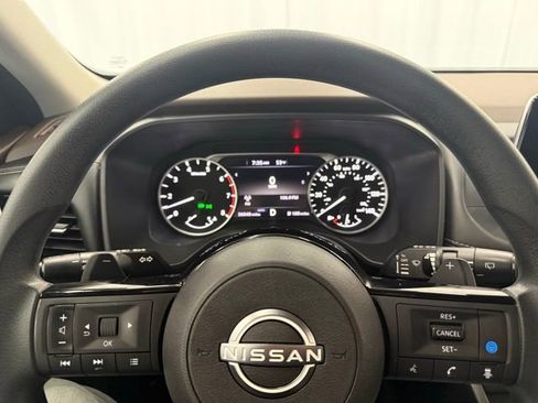 Used 2023 Nissan Rogue SV image 6