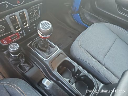 Used 2025 Jeep Wrangler Willys image 25