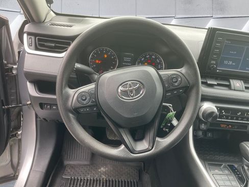 Used 2022 Toyota RAV4 LE AWD/4WD image 14
