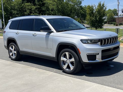 Used 2022 Jeep Grand Cherokee L Limited RWD image 1