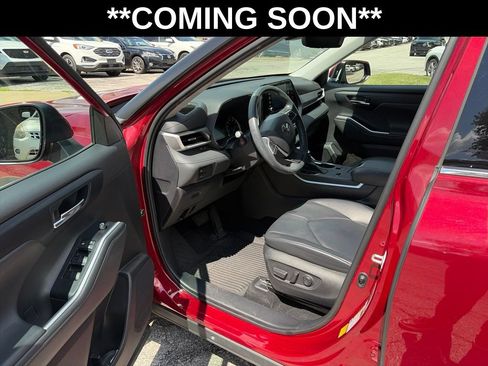 Used 2022 Toyota Highlander XLE AWD/4WD image 12