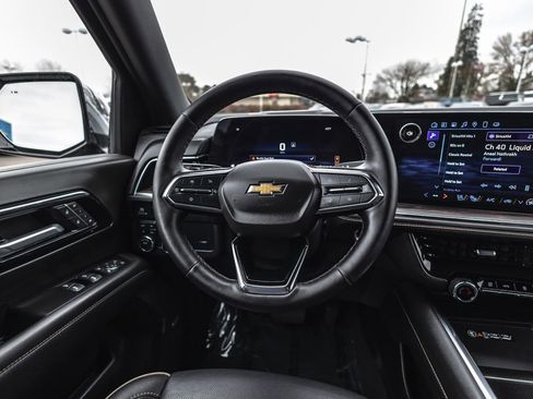 Used 2025 Chevrolet Suburban Premier image 28