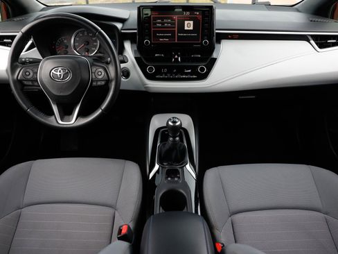 Used 2022 Toyota Corolla SE image 2