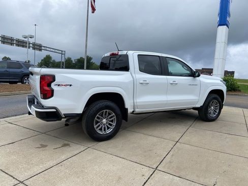 Used 2023 Chevrolet Colorado LT w/ LT Convenience Package II AWD/4WD image 14