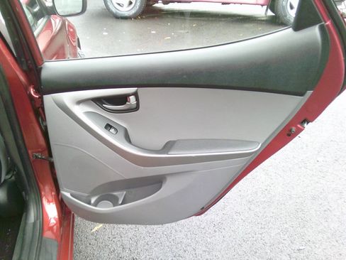 Used 2016 Hyundai Elantra SE image 17