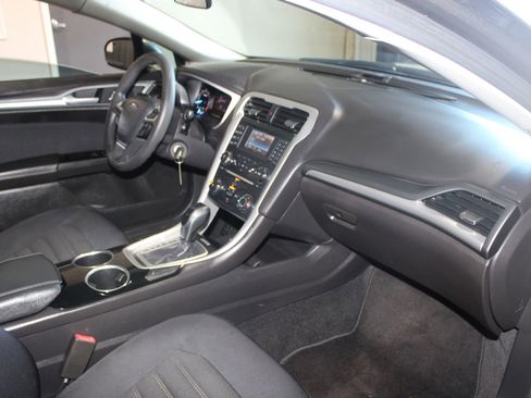 Used 2014 Ford Fusion SE FWD image 25