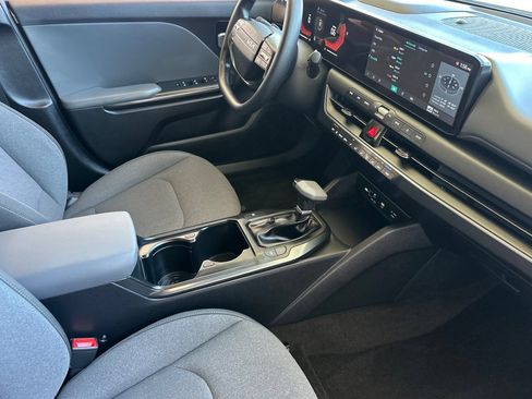 Used 2025 Kia K4 FWD image 16