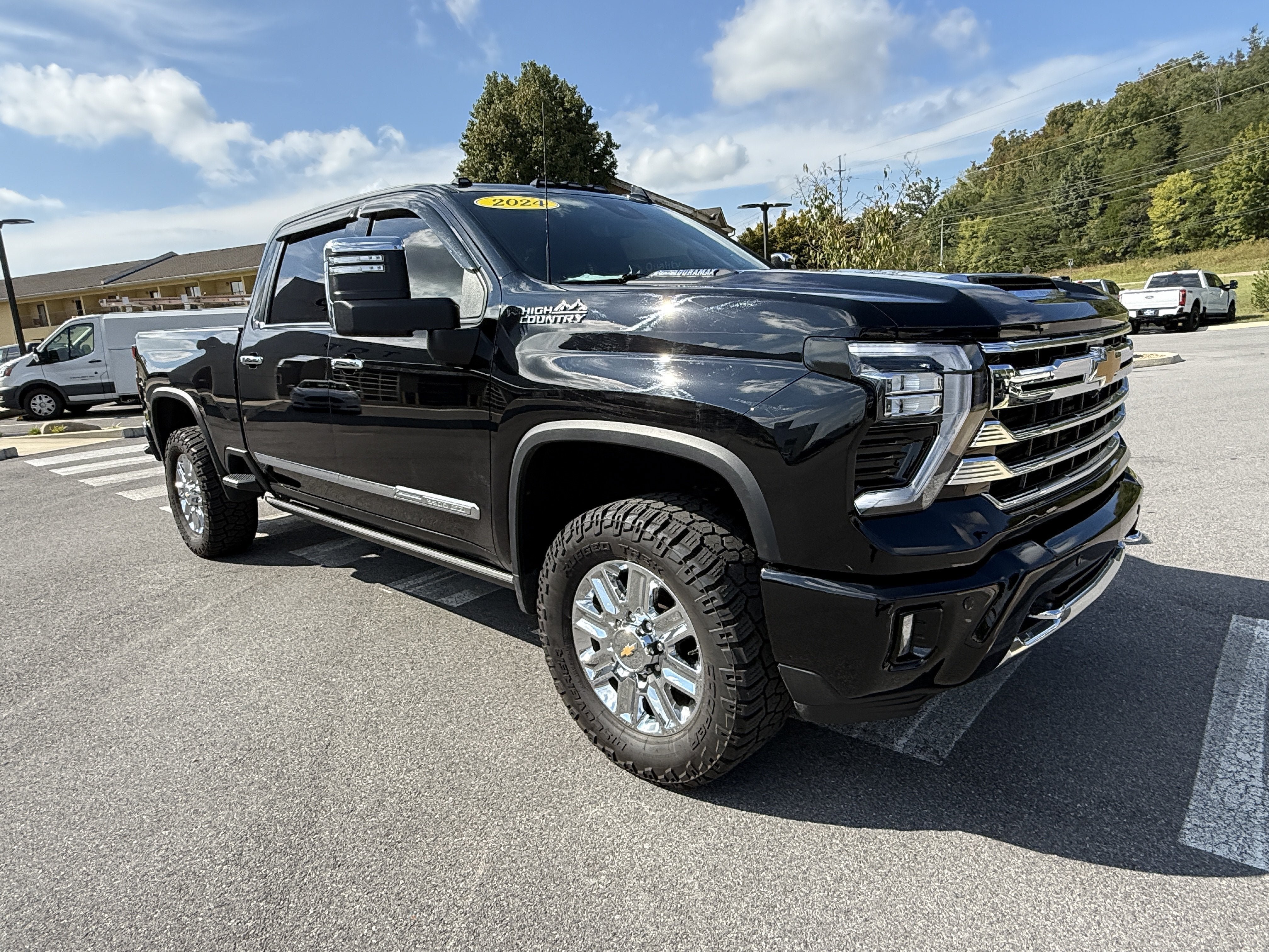 Used 2024 Chevrolet Silverado 3500 High Country w/ Technology Package AWD/4WD image 3