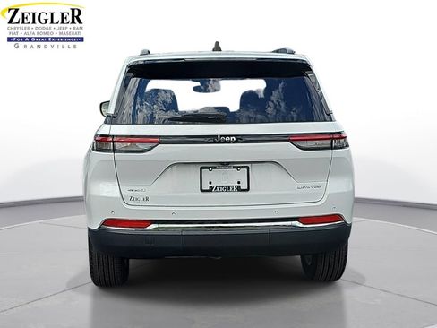 Used 2023 Jeep Grand Cherokee Limited AWD/4WD image 6