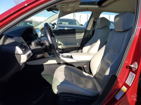 Certified 2018 Honda Accord Touring image 9