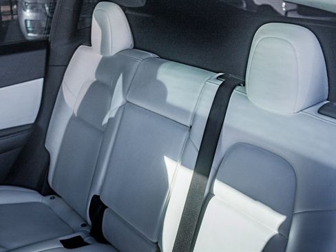 Used 2020 Tesla Model Y Long Range image 28