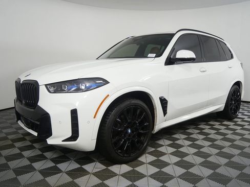 Used 2024 BMW X5 xDrive40i w/ M Sport Package AWD/4WD image 7