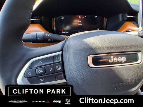 Certified 2025 Jeep Compass Limited w/ Elite Group AWD/4WD image 22