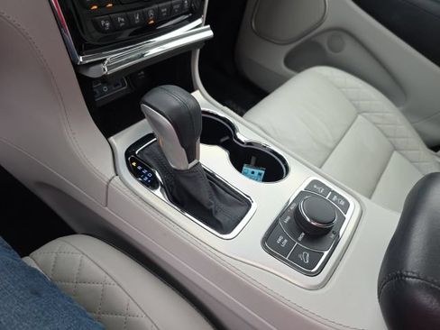 Used 2020 Jeep Grand Cherokee Summit AWD/4WD image 25