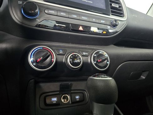 Used 2023 Hyundai Venue SE image 8